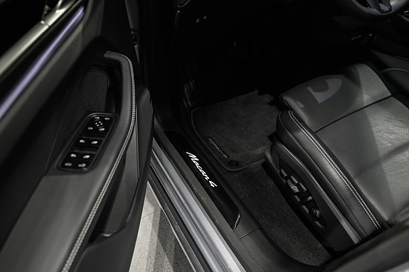 Porsche Macan 15 of 30