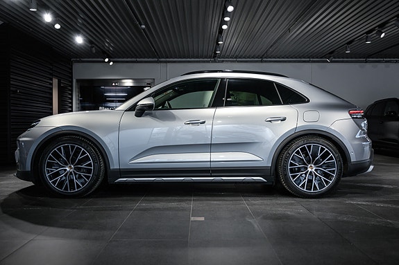 Porsche Macan 2 of 30