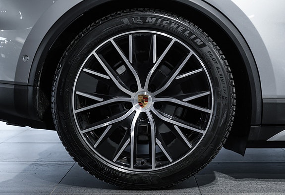 Porsche Macan 12 of 30