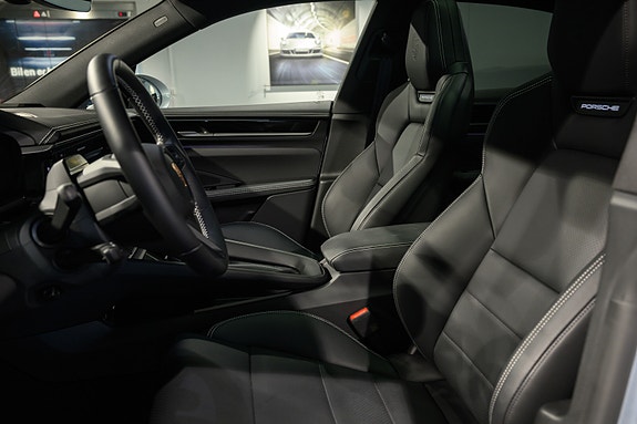 Porsche Macan 21 of 30