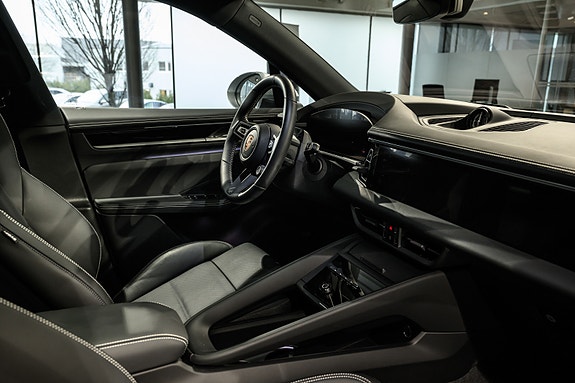Porsche Macan 20 of 30