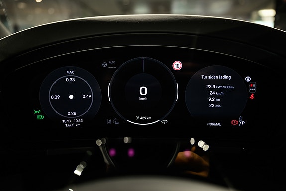 Porsche Macan 25 of 30