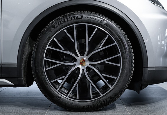 Porsche Macan 13 of 30