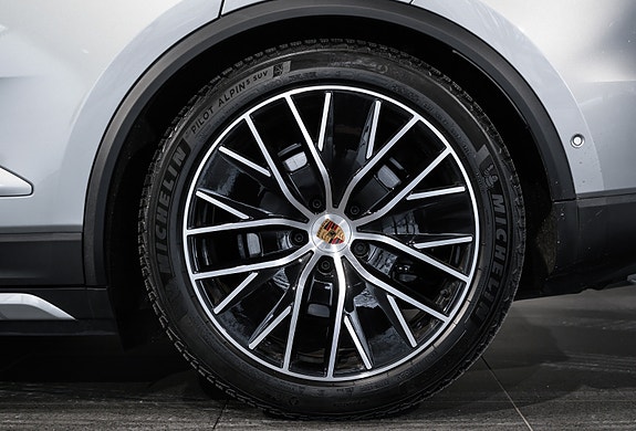 Porsche Macan 11 of 30