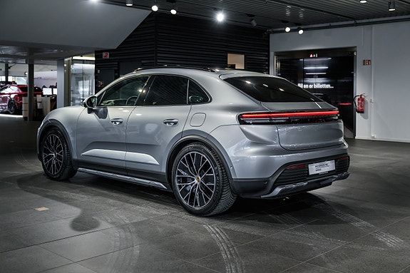 Porsche Macan 3 of 30