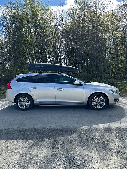 Volvo V60 2 of 5