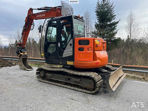 Hitachi ZX85 US-6 gravemaskin m/ rototilt, pusseskuffe, graveskuffe, smalskuffe