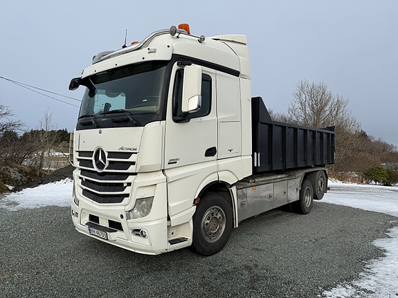 Mercedes-Benz Actros - med 4 containere