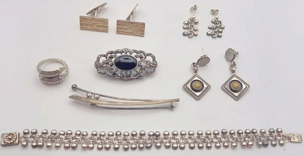 Vintage sølvsmykker 830 – brosje, armbånd, øredobber – 52g