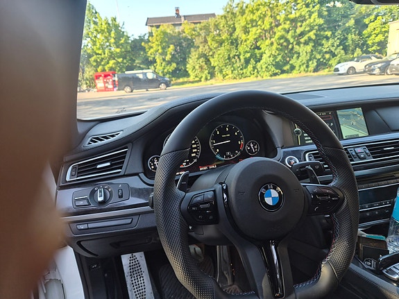BMW 740d 10 of 12
