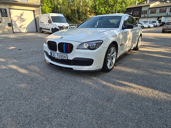 BMW 740d 2 of 12