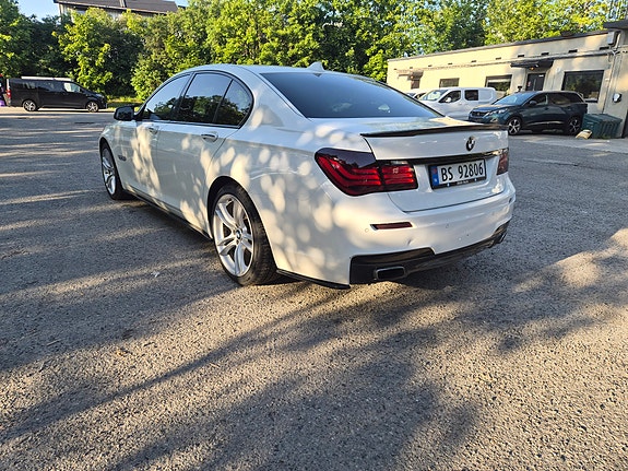 BMW 740d 8 of 12