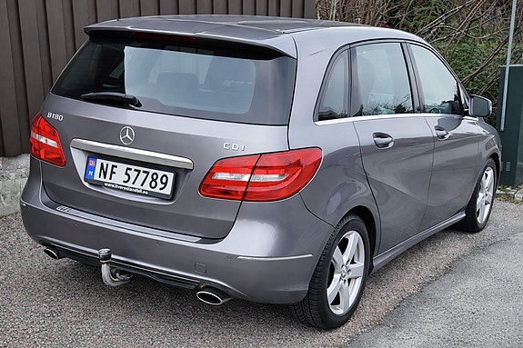Mercedes-Benz B180 2 of 13