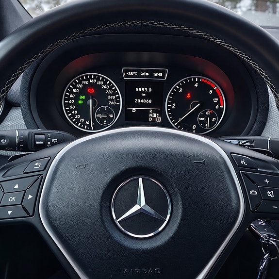 Mercedes-Benz B180 4 of 13