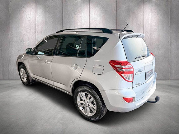 Toyota RAV4 3 of 5