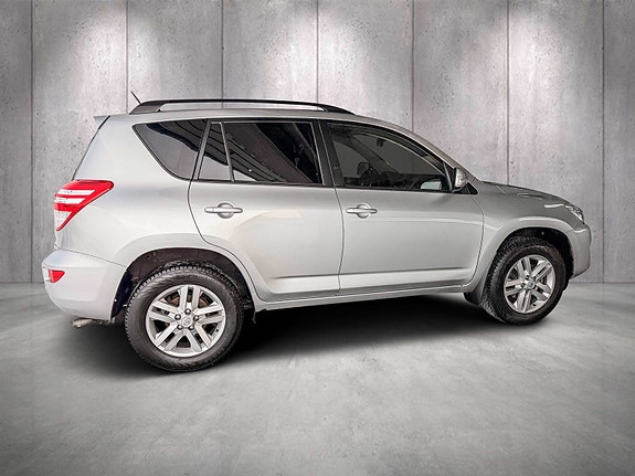 Toyota RAV4 6 of 14