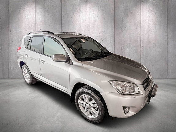 Toyota RAV4 2 of 5