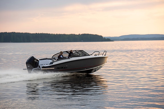 Falcon BR8 med Mercury 300 utstillingsmodell