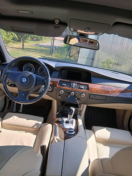 BMW 525i 8 of 12