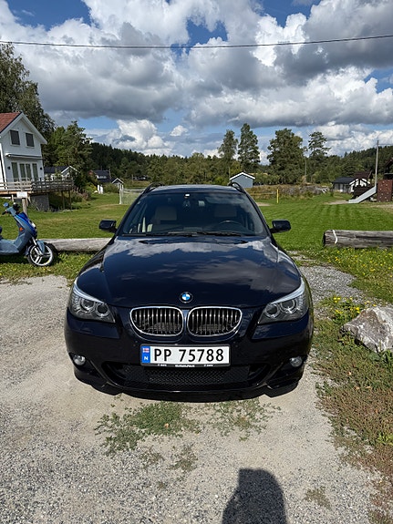 BMW 525i 3 of 12