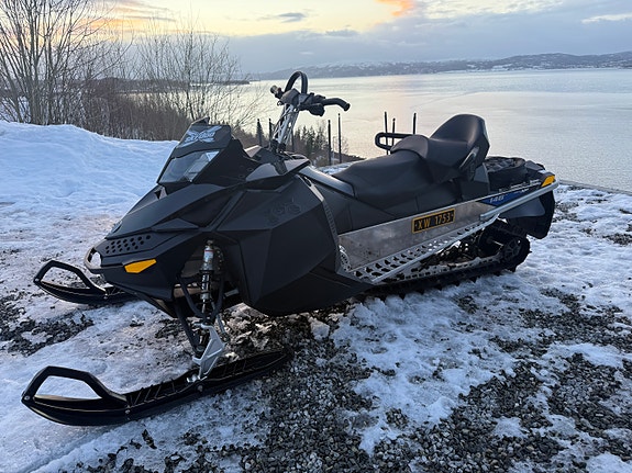 Ski-doo Summit Everest 600 2 of 5