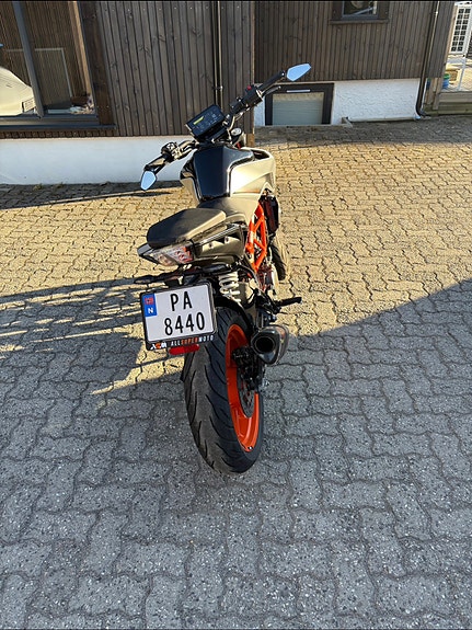 KTM 390 Duke 2 of 2