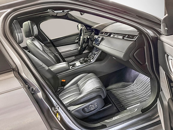 Land Rover Range Rover Velar 16 of 26