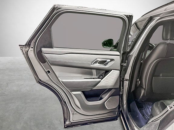 Land Rover Range Rover Velar 18 of 26