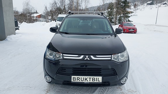 Mitsubishi Outlander 2 of 5