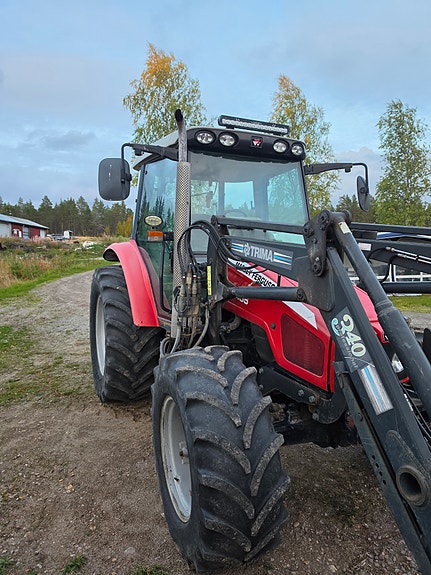 Massey Ferguson 5455  MVA-FRI 6 of 19