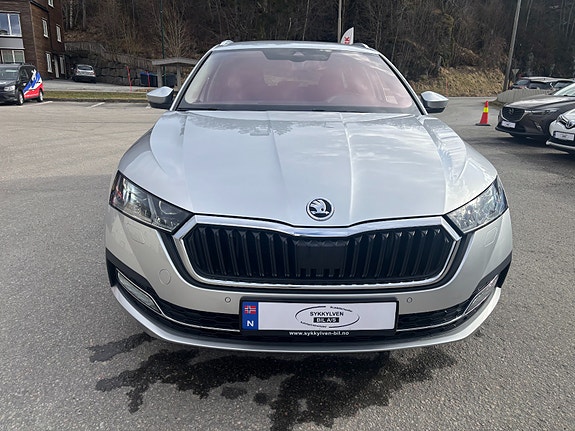 Skoda Octavia 2 of 5