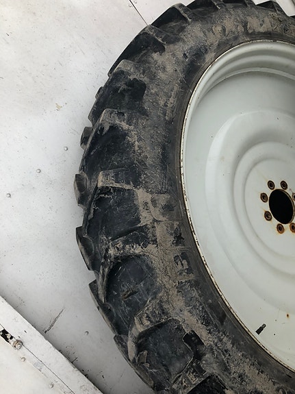 Sprøytehjul 340/85-48 og 320/85-32, kr 27 000,-