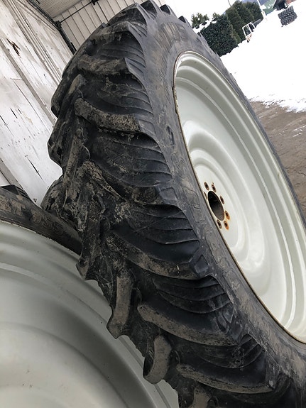 Sprøytehjul 340/85-48 og 320/85-32, kr 27 000,-