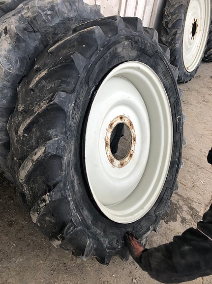Sprøytehjul 340/85-48 og 320/85-32, kr 27 000,-