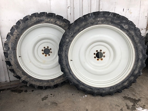 Sprøytehjul 340/85-48 og 320/85-32, kr 27 000,-