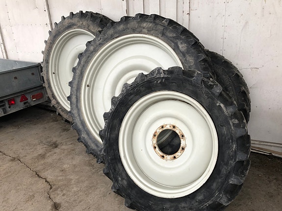 Sprøytehjul 340/85-48 og 320/85-32, kr 27 000,-