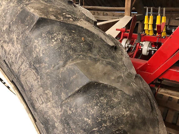 Sprøytehjul 300/95-46 og 270/95-32, kr 19 000,-