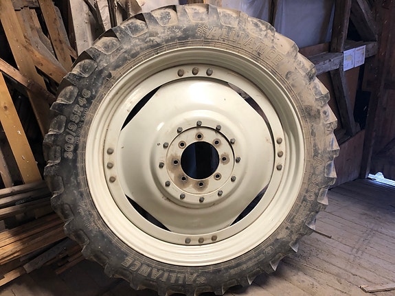 Sprøytehjul 300/95-46 og 270/95-32