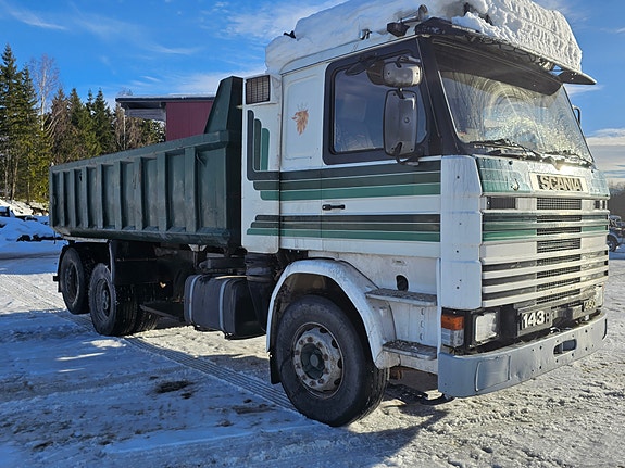 Scania 143 Selges uten motor.