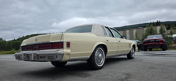 Chrysler New Yorker 8 of 30