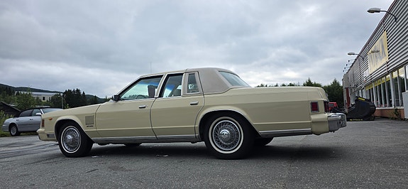 Chrysler New Yorker 12 of 30