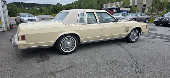 Chrysler New Yorker 9 of 30
