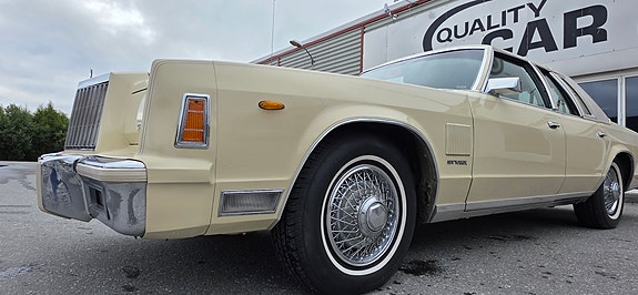Chrysler New Yorker 2 of 5