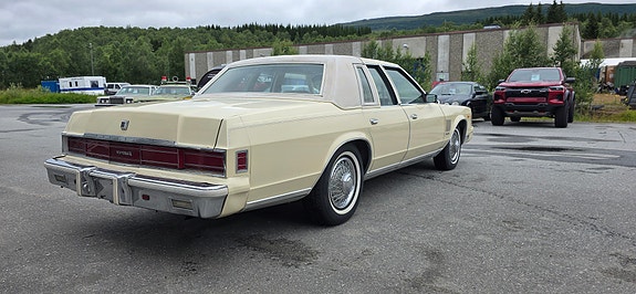 Chrysler New Yorker 11 of 30