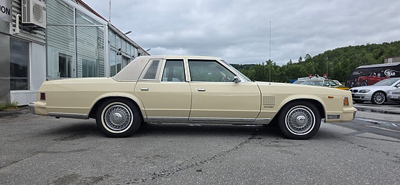 Chrysler New Yorker 7 of 30