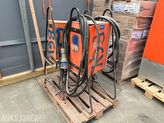 Andre 2 stk strømskap / fordelingsskap 230V og 63A med flere uttak