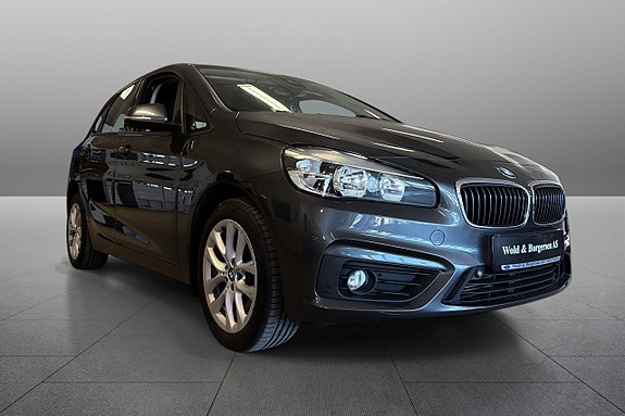 BMW 225xe 2 of 5