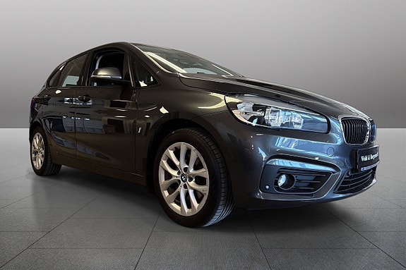 BMW 225xe 3 of 5