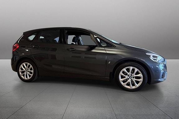 BMW 225xe 4 of 5