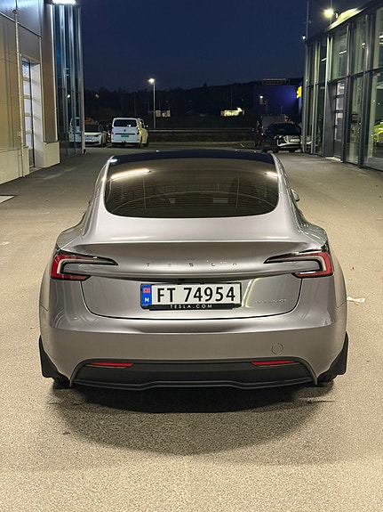 Tesla Model 3 5 of 18
